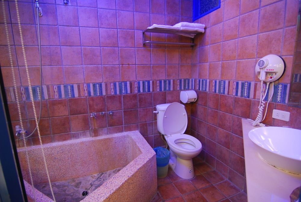 Ming-Jun Holiday Inn Standard Double Room, Sea Facing 9