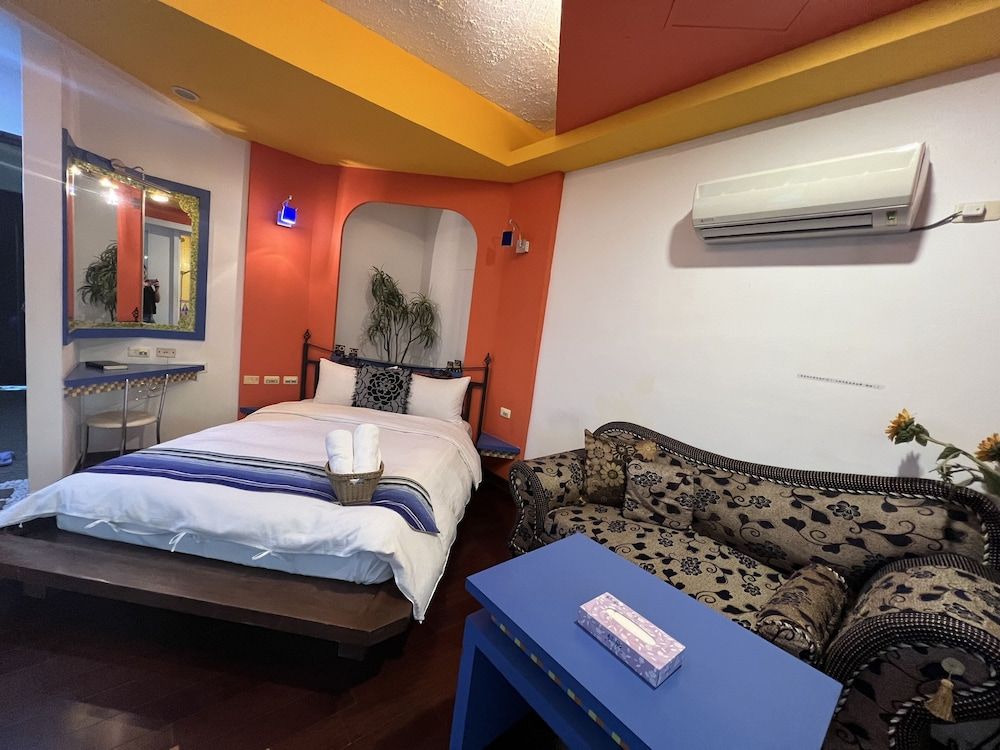 Ming-Jun Holiday Inn Standard Double Room, Mountainside 8