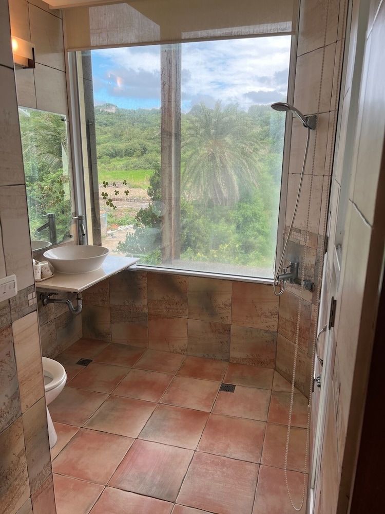 Ming-Jun Holiday Inn Standard Double Room, Mountainside 15