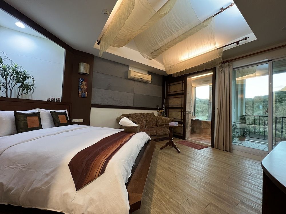 Ming-Jun Holiday Inn Standard Double Room, Mountainside 4