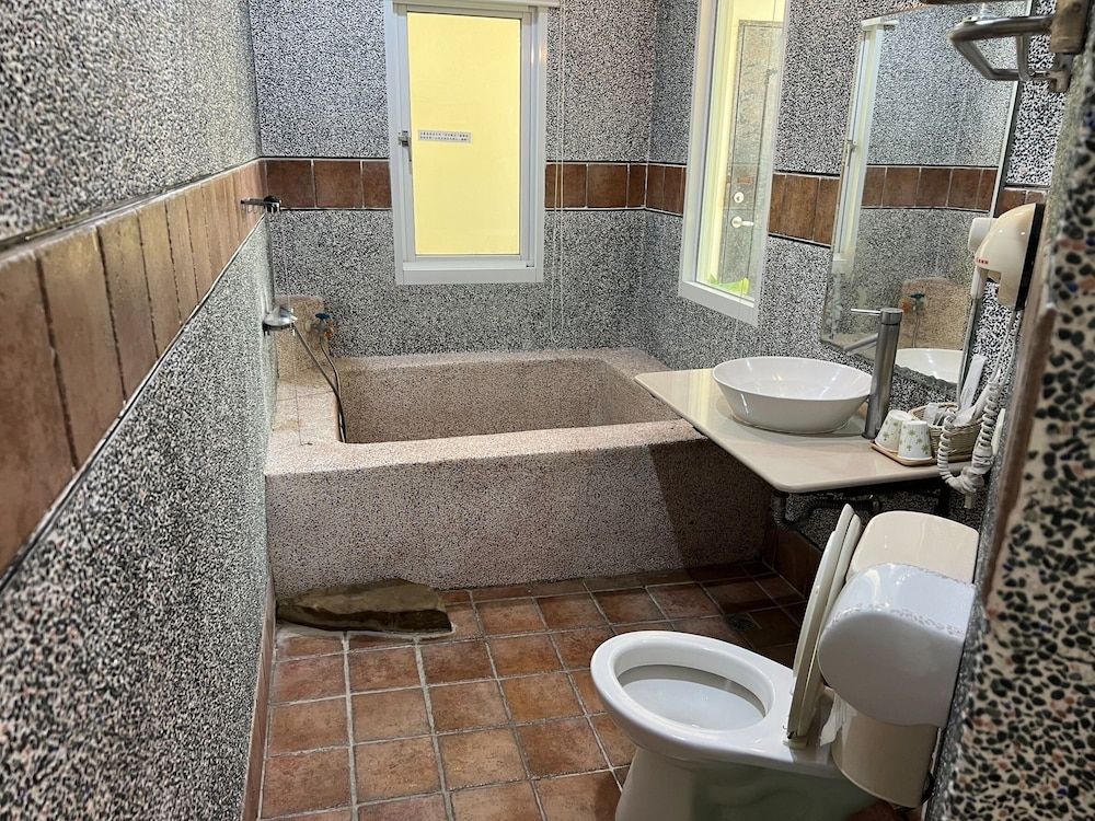 Ming-Jun Holiday Inn Standard Double Room, Mountainside 16