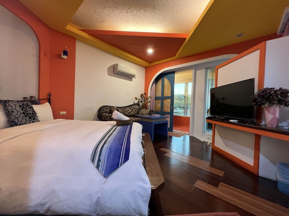 Ming-Jun Holiday Inn Standard Double Room, Mountainside 9