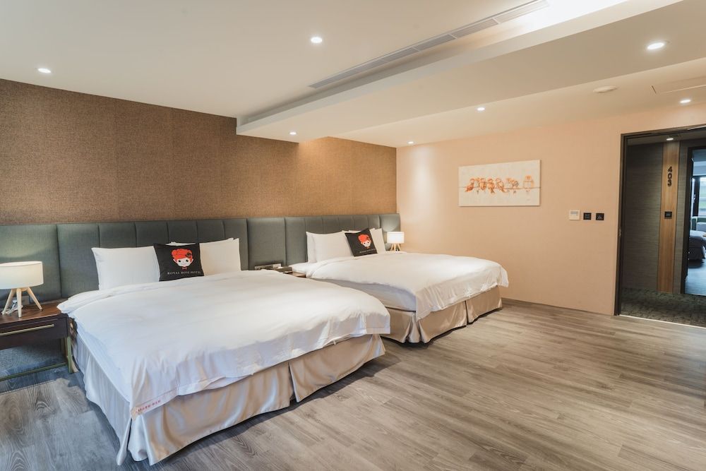 Deluxe Quadruple Room, Multiple Beds, Non Smoking, Hot Tub