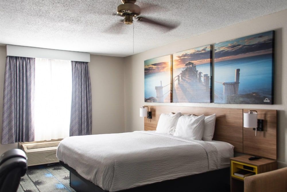 Room, 1 King Bed, Accessible (Interior Room)