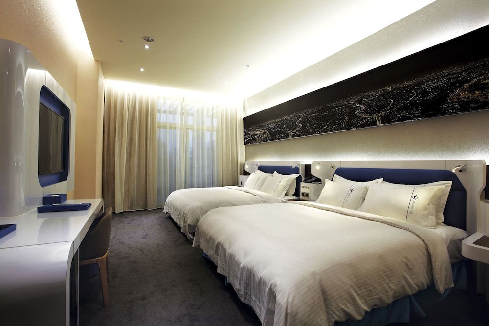 Deluxe Quadruple Room, Non Smoking (Room Only)