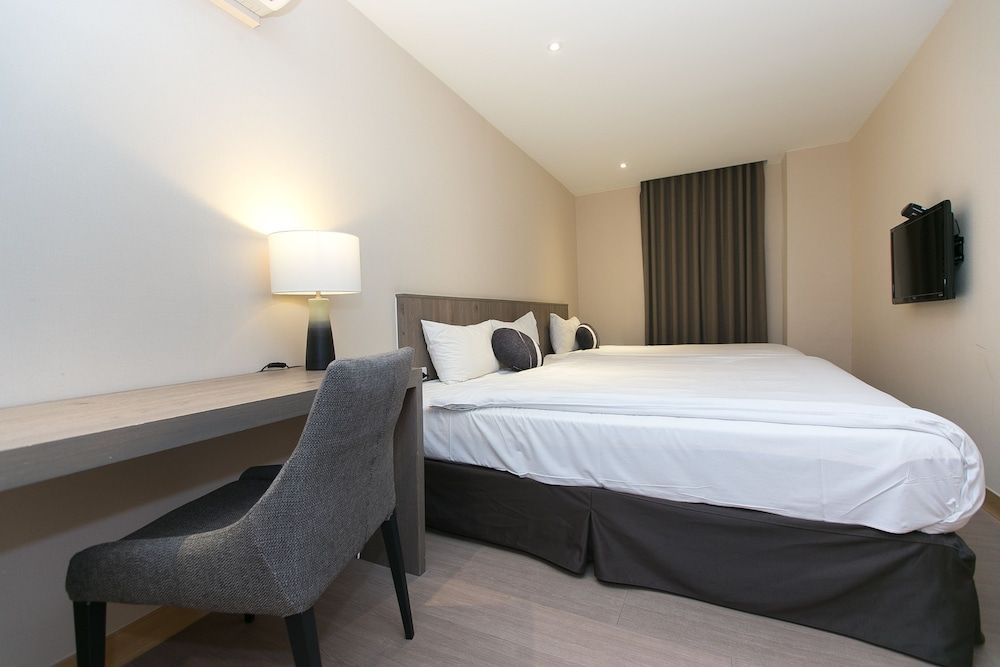 Elite Triple Room