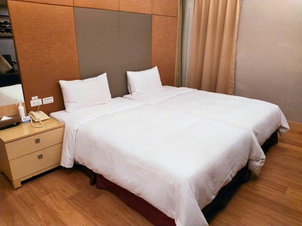 Business Room, No Window