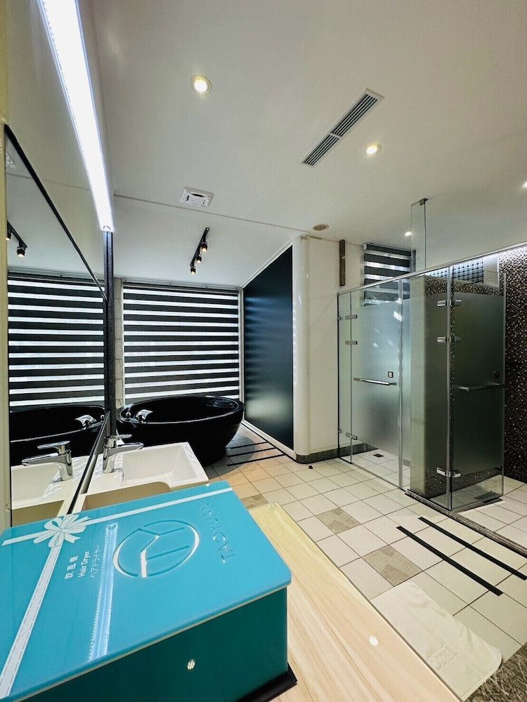 TY Motel Deluxe Double Room 4