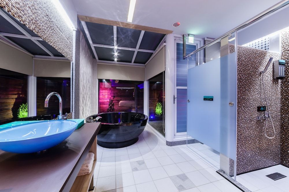 TY Motel Standard Double Room 4