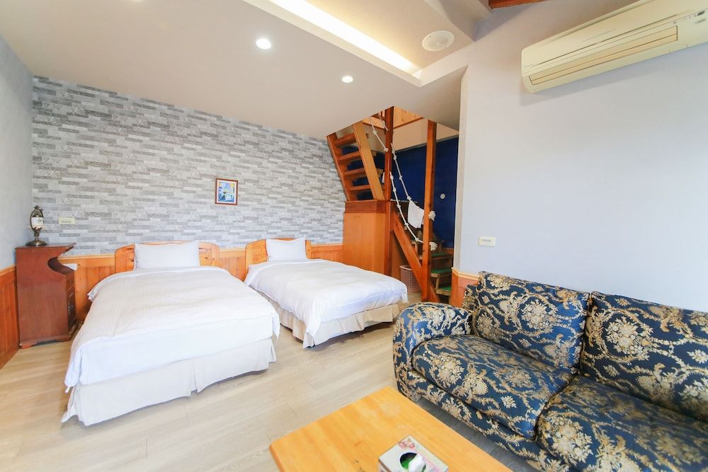 Dong Shan He B&B Family Room (6 Mezzanine) 2