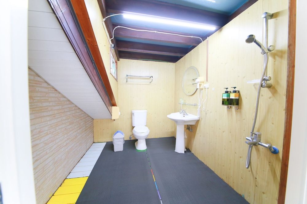 Dong Shan He B&B Family Room (Japanese 5 people) 8