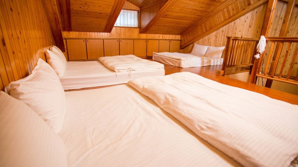 Dong Shan He B&B Family Room (6 Mezzanine)