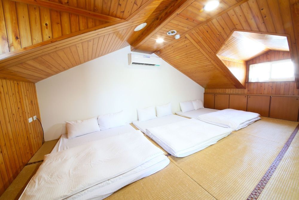 Dong Shan He B&B Family Room (Japanese 5 people) 4