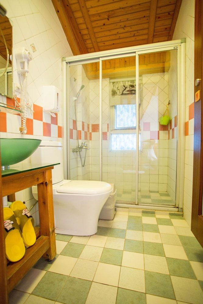 Dong Shan He B&B Family Room (6 Mezzanine) 5
