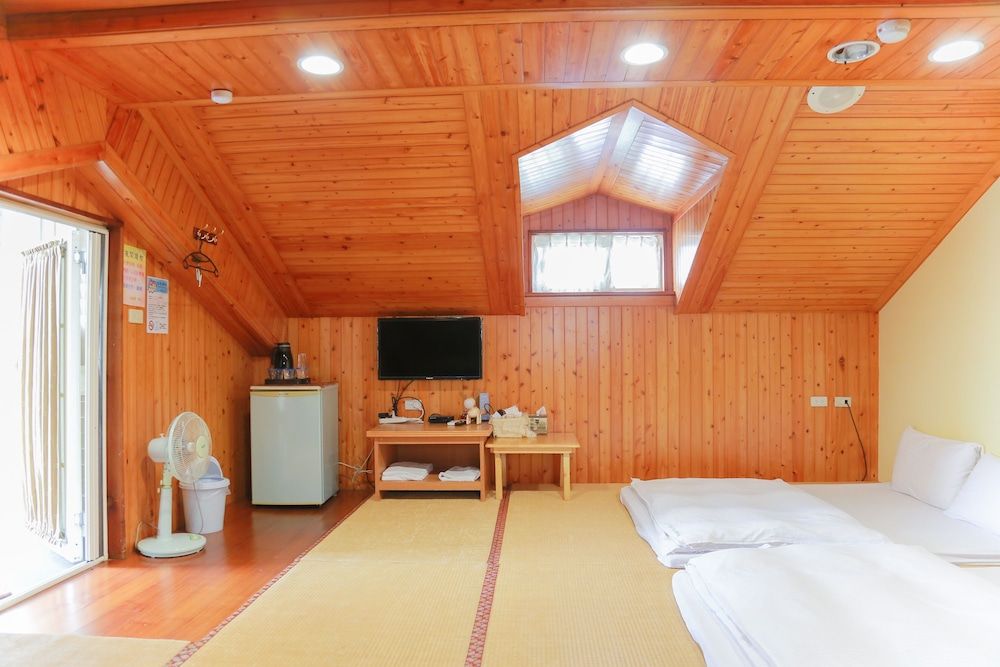 Dong Shan He B&B Family Room (Japanese 5 people) 2