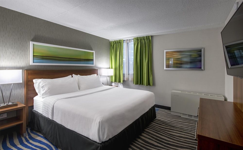 Birchwood Inn, BW Premier Collection Standard Room, 1 King Bed, Non Smoking (Walk-in Shower)