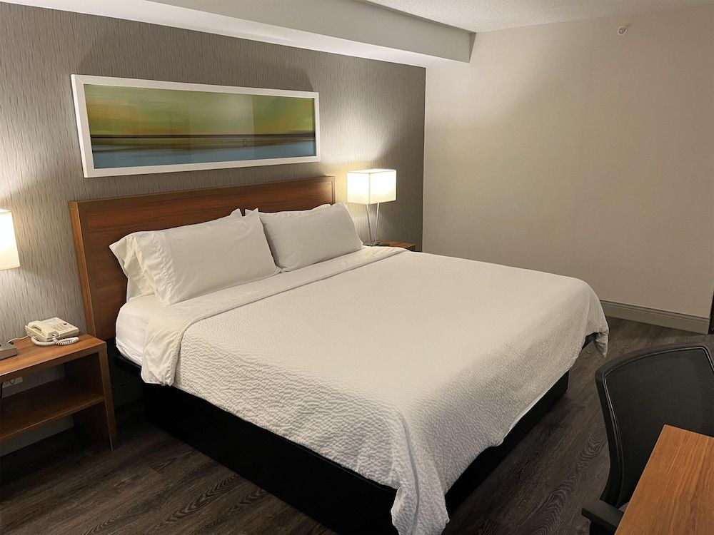 Birchwood Inn, BW Premier Collection Standard Room, 1 King Bed, Non Smoking (Walk-in Shower) 3