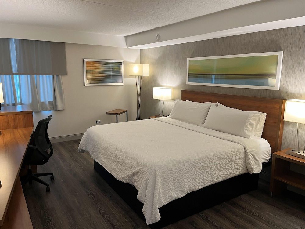 Birchwood Inn, BW Premier Collection Standard Room, 1 King Bed, Non Smoking (Walk-in Shower) 2