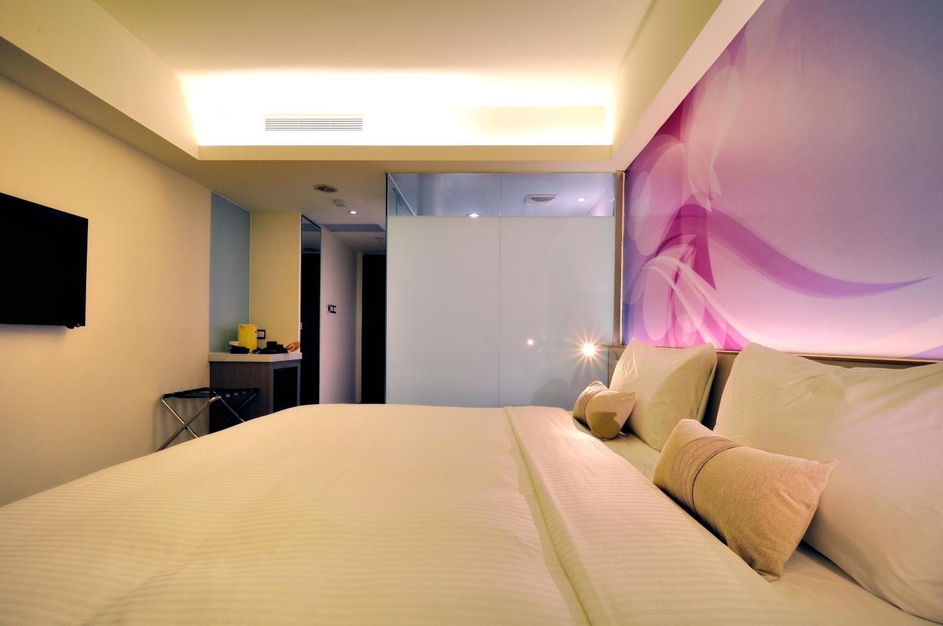 KING BED ROOM