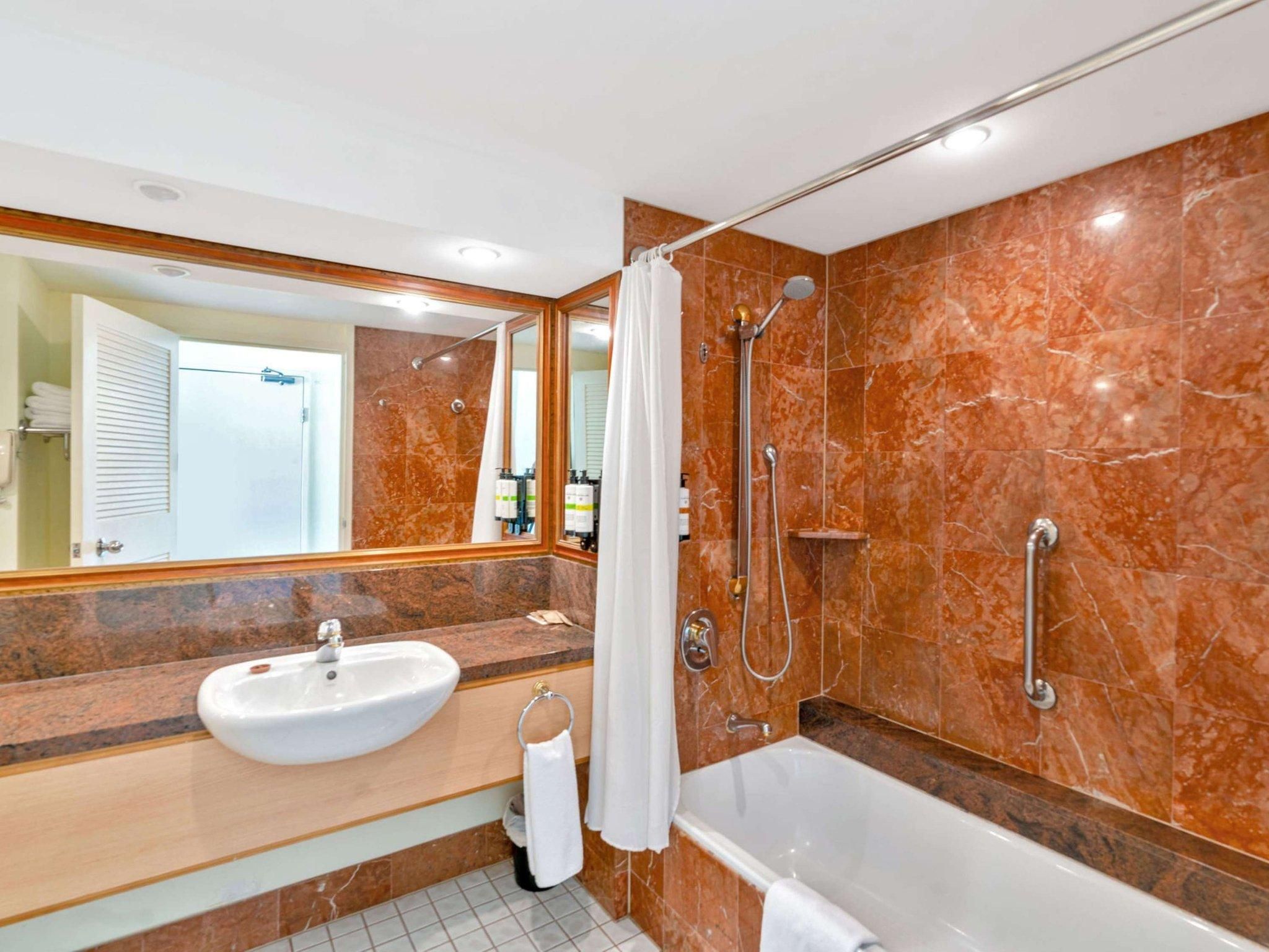 Pullman Cairns International Classic City Mountain View Room Twin 2