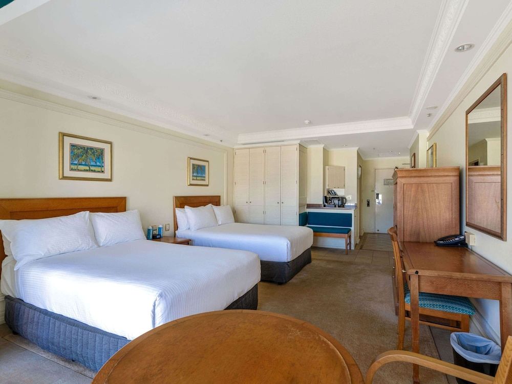 undefined Pullman Cairns International 3