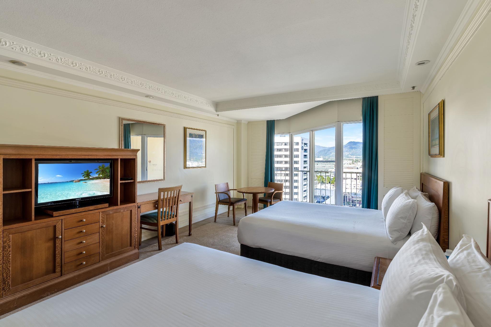 Pullman Cairns International Classic City Mountain View Room Twin