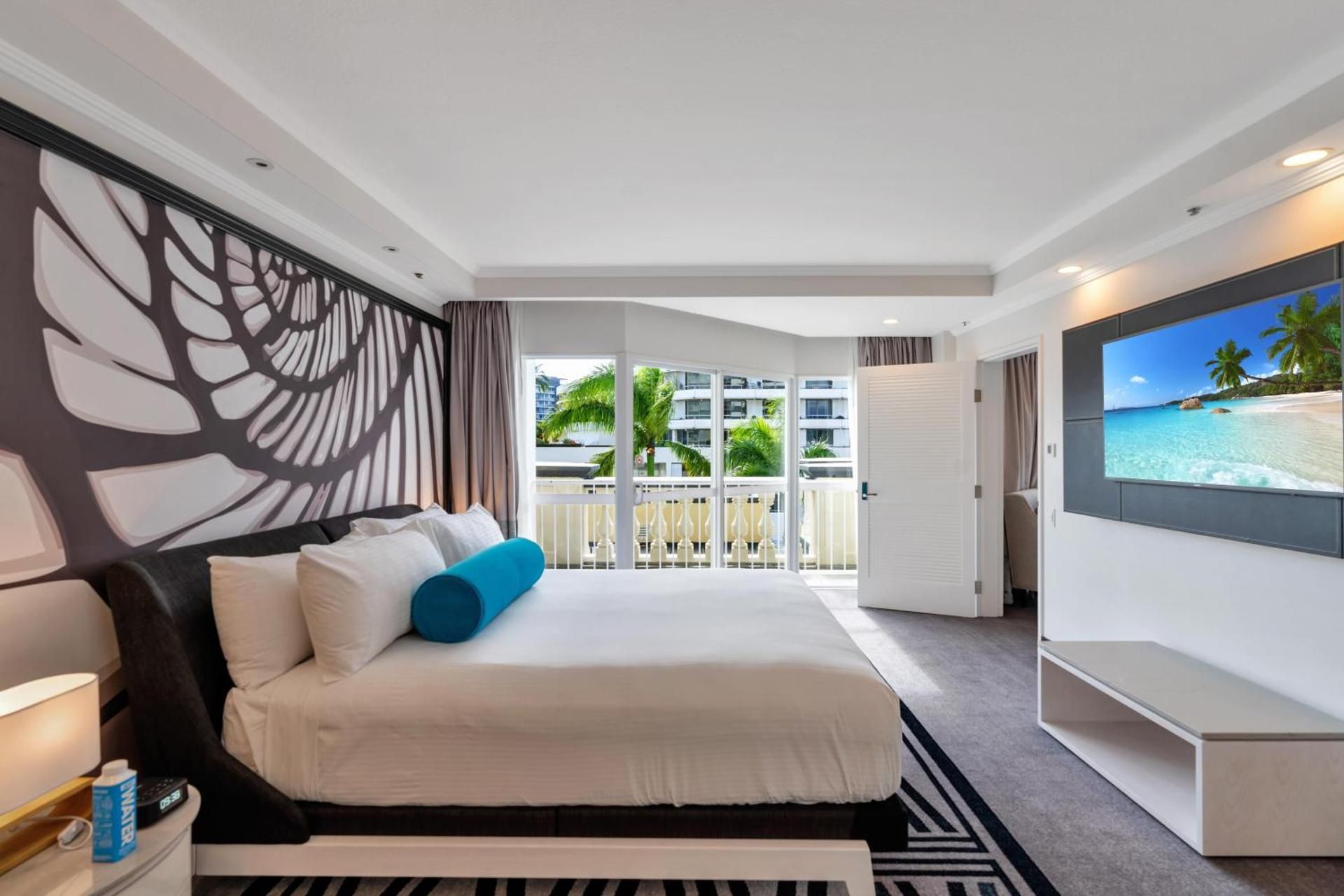 undefined Pullman Cairns International 8