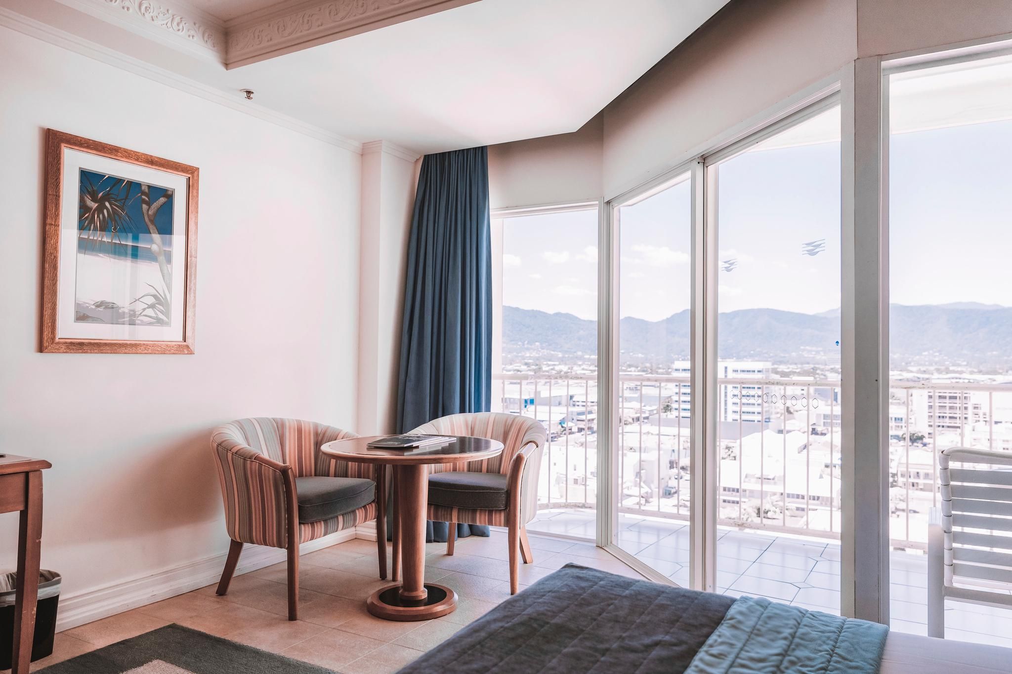 Pullman Cairns International Classic City Mountain View Room Twin 3