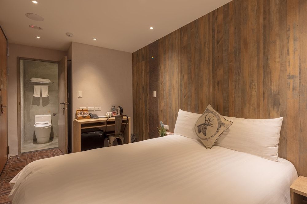 Roaders Hotel Zhonghua Standard Double Room, No Windows 3