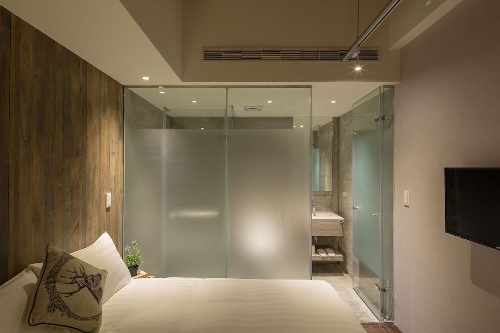 Roaders Hotel Zhonghua Standard Double Room, No Windows 6