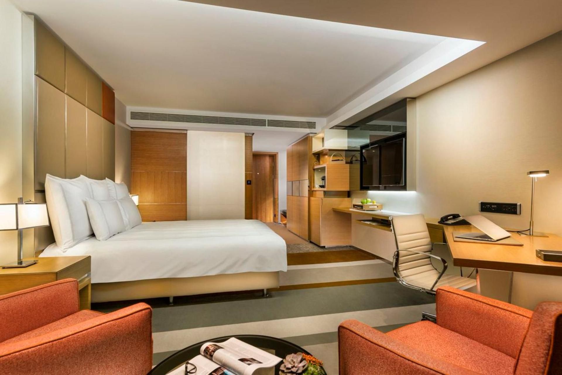 Swiss Executive King Room with Garden View and Lounge Access