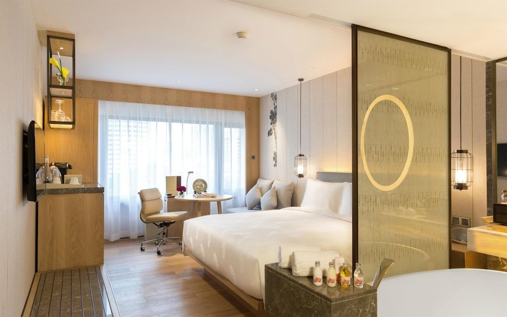 The Garden Hotel Guangzhou - Discover 26 cultural treasures with hotel Golden Tour Guide Premier Non-Smoking King Bed Room 2