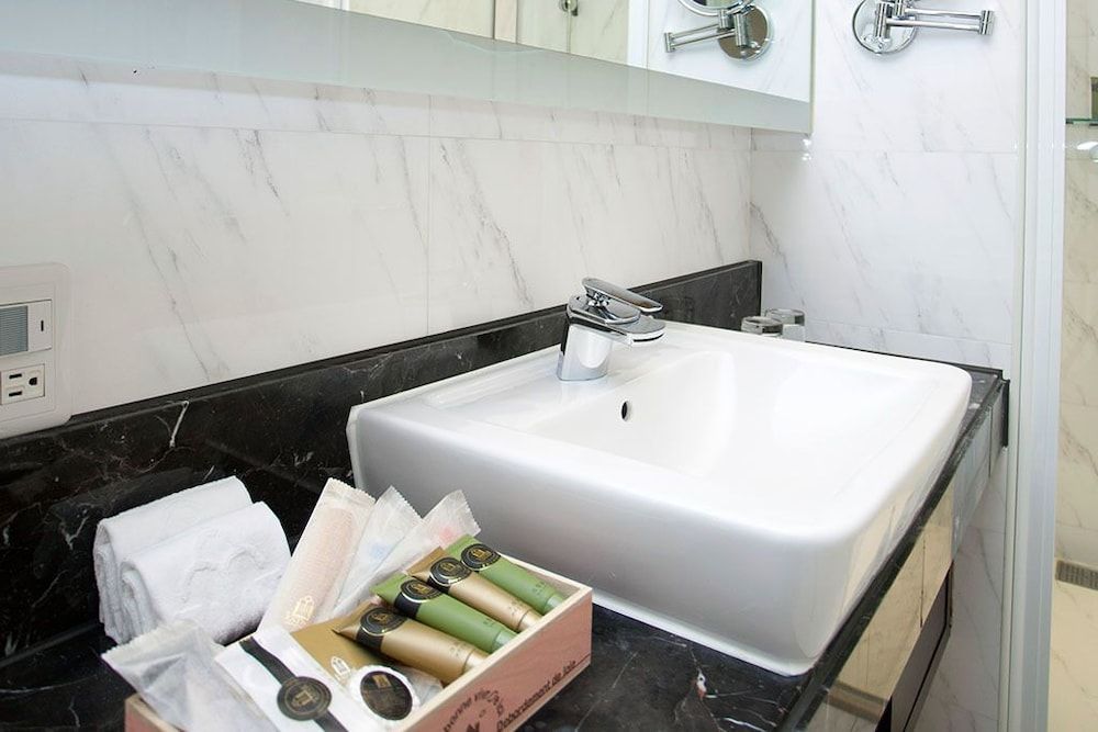 Justwin Grand Hotel Superior Triple Room 4