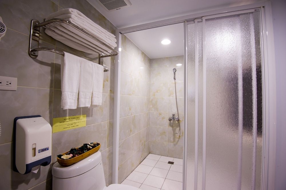 undefined Hotel 6 - ZhongHua 8