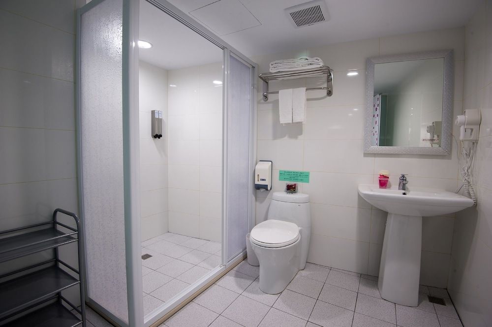 undefined Hotel 6 - ZhongHua 7