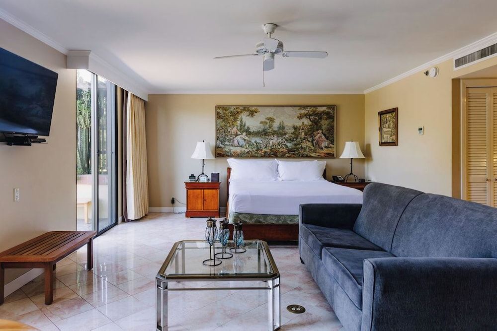 Suite, 1 King Bed, Kitchen