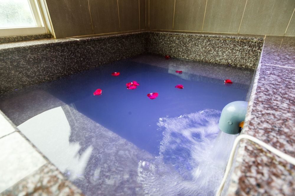 Deep Soaking Bathtub