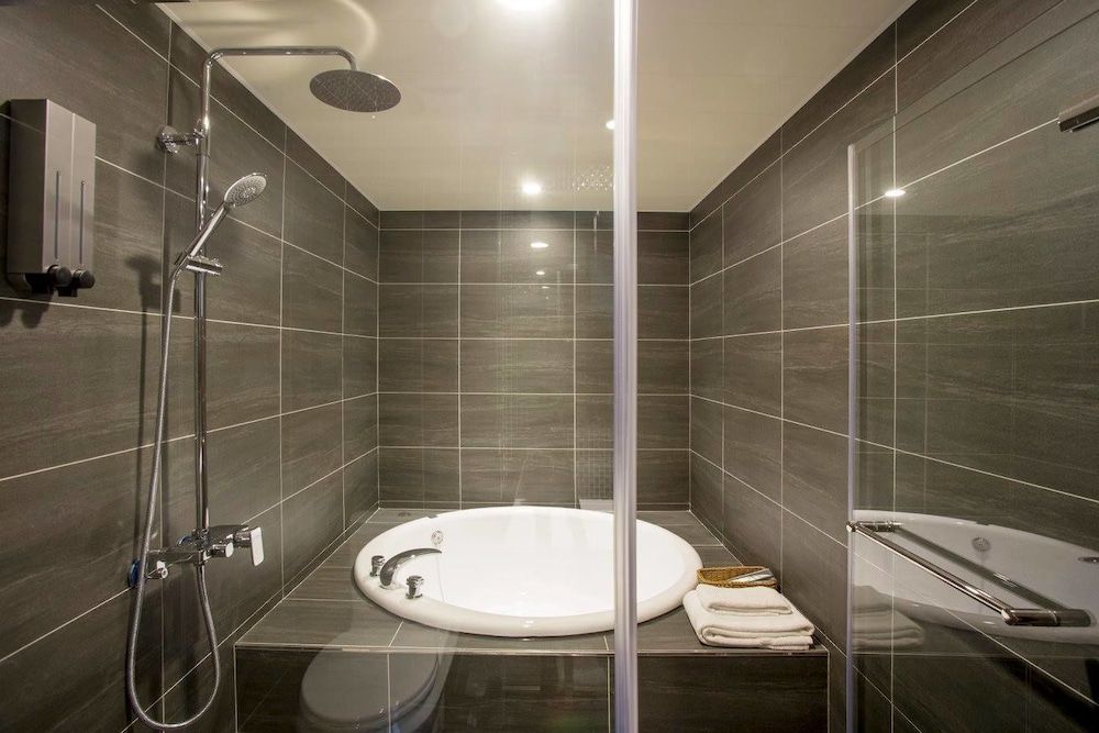 Just Live Inn Keelung Deluxe Double Room 3