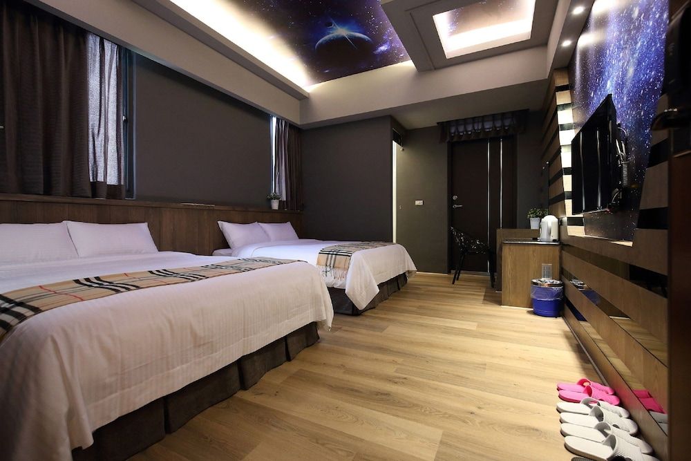 Buckingham Palace B&B Standard Quadruple Room, Balcony 2