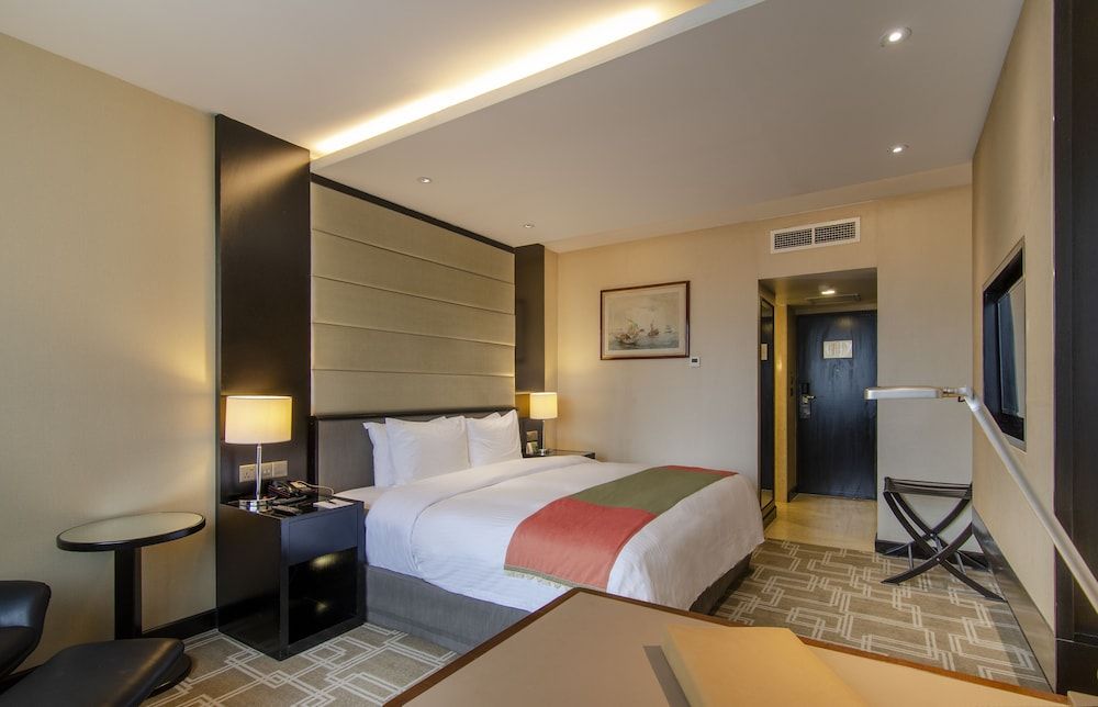 Pacific Club King Room