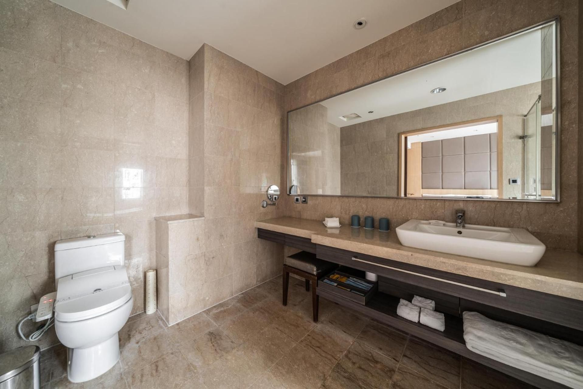 Deluxe Family Suite