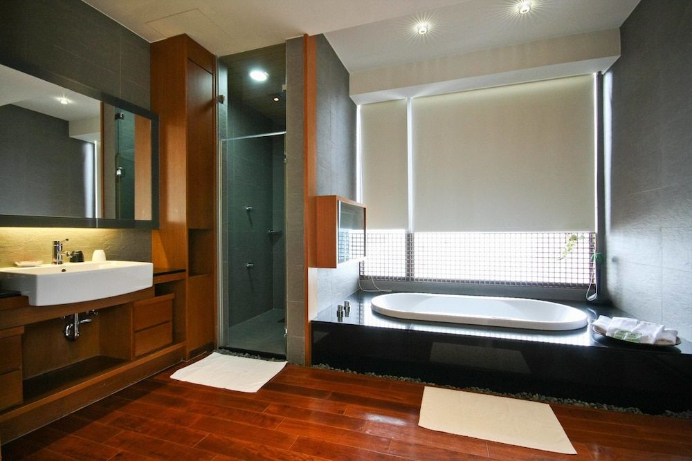 Einhan Resort Suite, Lake View