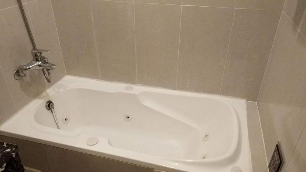 Elegance Hotel Taipei Suite (Rose) 8