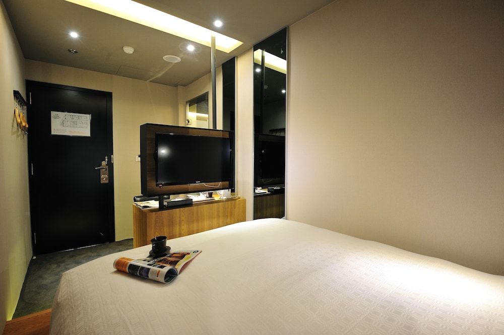 Forward Suites II Run of house (No parking, No breakfast)