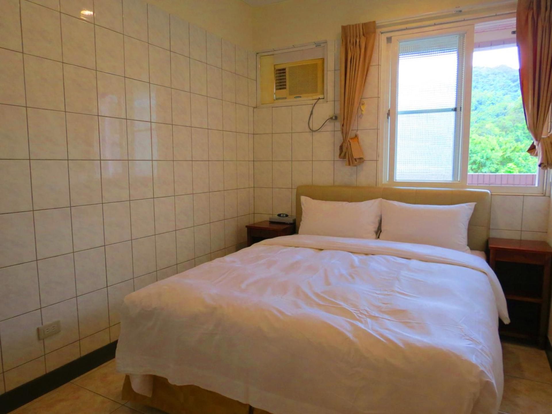 Standard Double Room with Exterior Private Bathroom