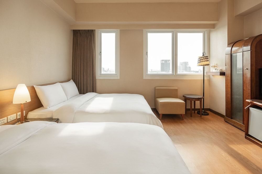 Kindness Hotel Wu Jia Deluxe Quadruple Room 3