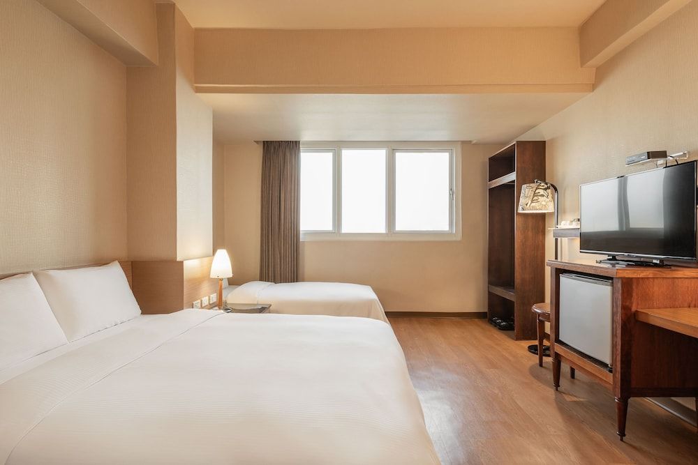 Deluxe Triple Room, 1 Bedroom, Non Smoking, City View