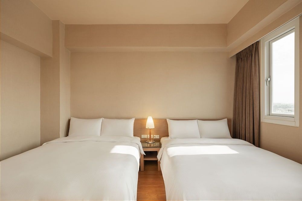 Kindness Hotel Wu Jia Deluxe Quadruple Room 4