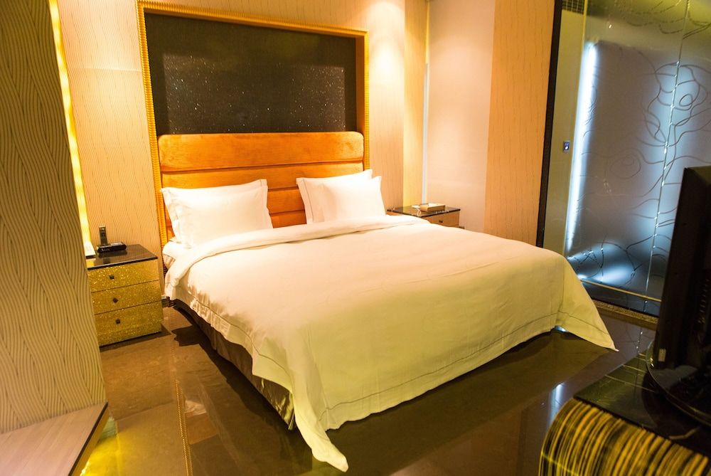 Suite (Check in time starts from 6pm)