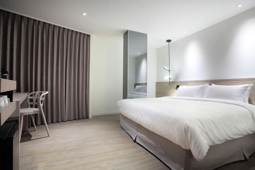 Keebe Hotel Premier Double Room 2